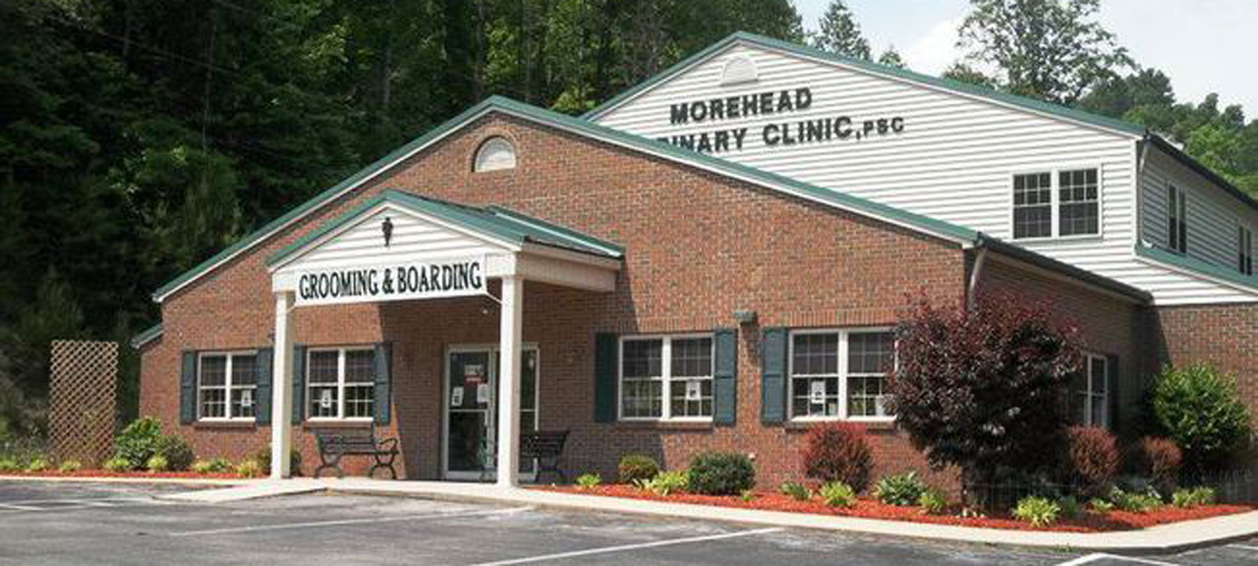 Morehead Veterinary Clinic located in Morehead, Ky. A full service small animal practice that also offers pet grooming services. 